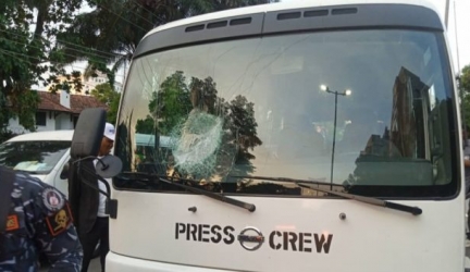 Hoodlums Attack Tinubu Convoy  In Lagos